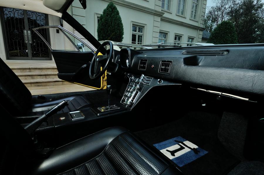 Интерьер De Tomaso Pantera 1971 года  (фото 12 из 35)